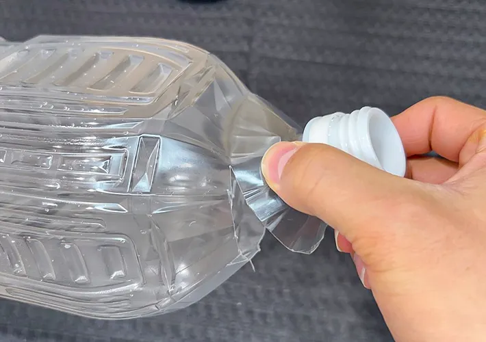 ペットボトルを4分の1カットした状態の写真（撮影：キジカク）