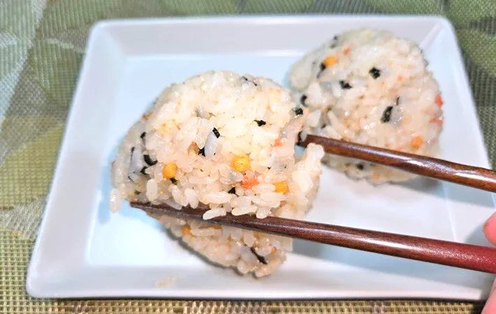 『お茶づけおむすび』の完成写真（撮影：キジカク）