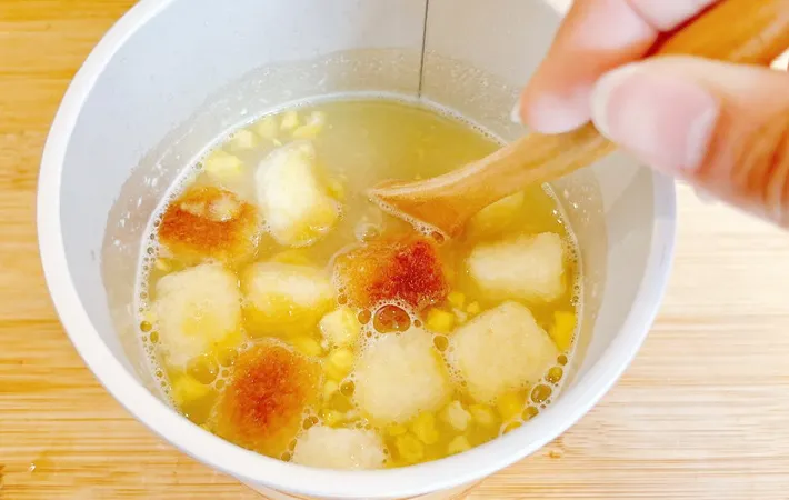 『なんちゃってーズフォンデュ』を作る写真（撮影：キジカク）