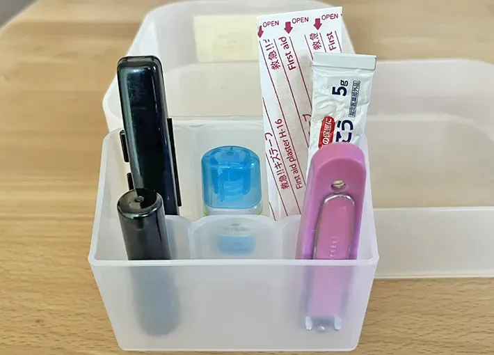 小物を収納した『薬味チューブポケット』の写真（撮影：grapeライフハック編集部