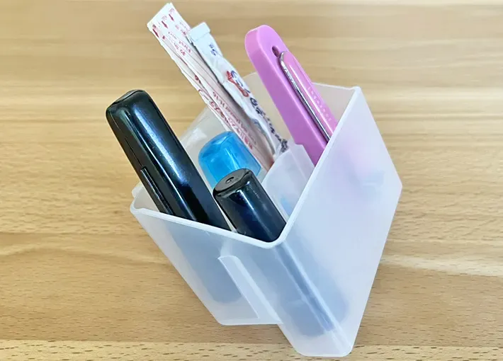 小物を収納した『薬味チューブポケット』の写真（撮影：grapeライフハック編集部