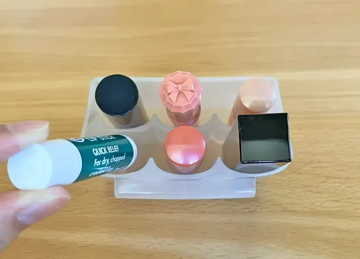 リップを入れた『薬味チューブポケット』の写真（撮影：grapeライフハック編集部）