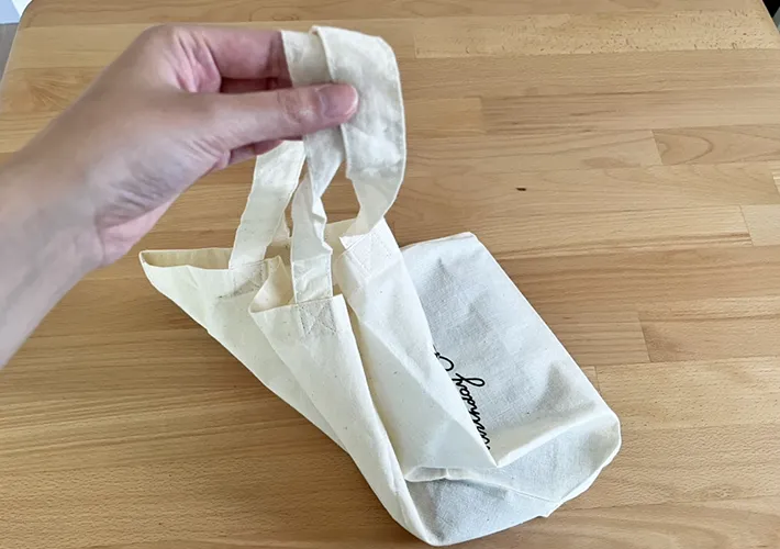 くたっとしたトートバッグの写真（撮影：grapeライフハック編集部）