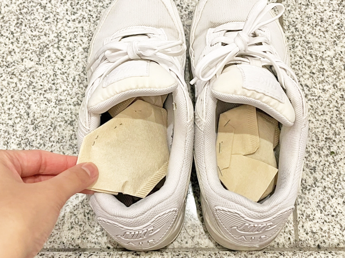 消臭剤を入れた靴の写真（撮影：grapeライフハック編集部）