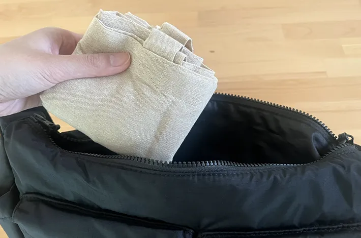 折りたたんだトートバッグの写真（撮影：grapeライフハック編集部）