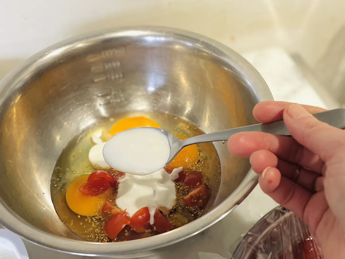 ヨーグルト入り玉子焼きを作る写真（画像提供：沖多恵子）