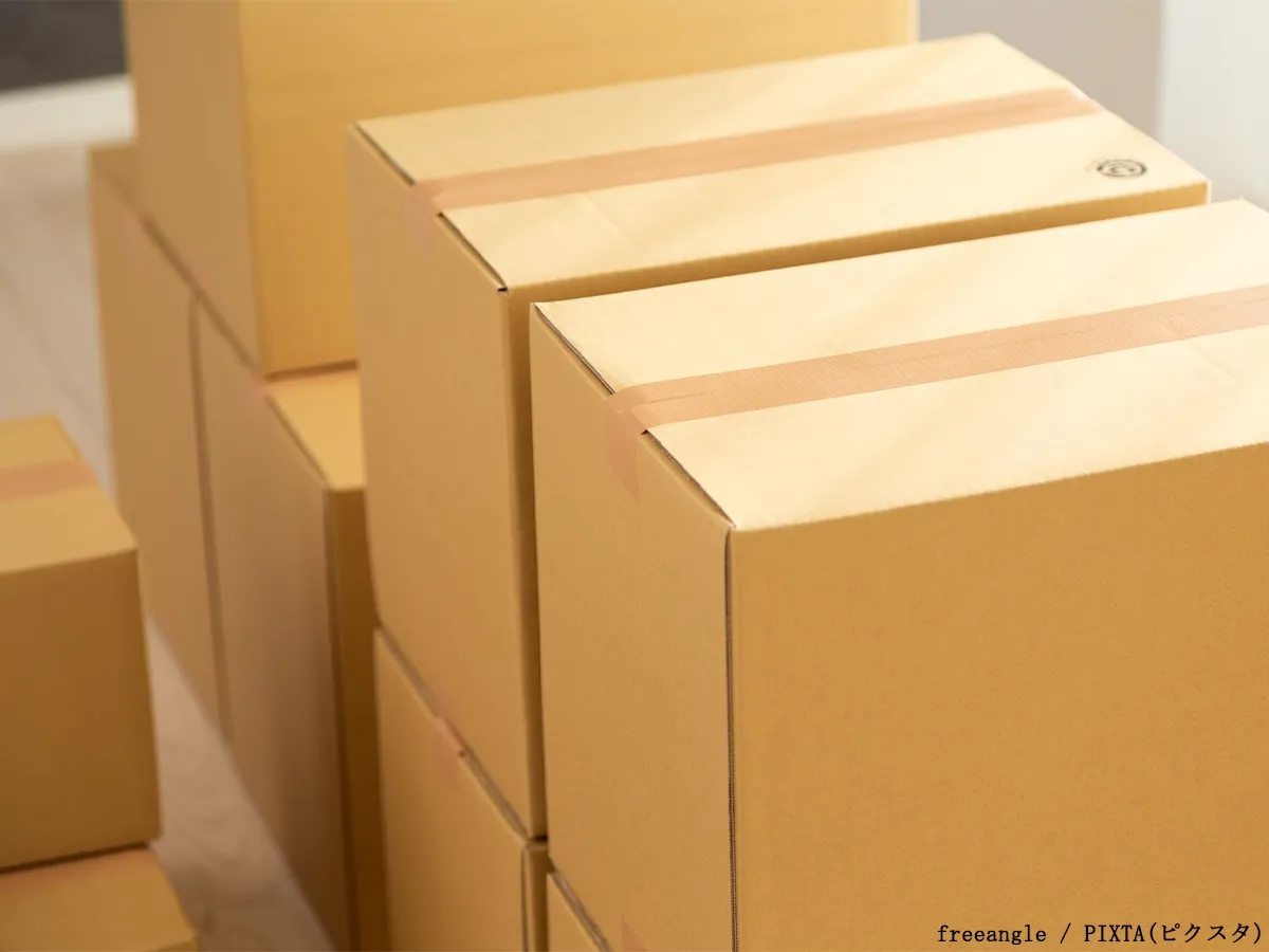 梱包したダンボールの写真