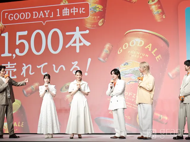 「『キリングッドエール』5,000万本突破！“大反響”御礼発表会」に登壇した鈴木亮平さん、浜辺美波さん、綾瀬はるかさん、『Mrs. GREEN APPLE』の大森元貴さん、若井滉斗さん、藤澤涼架さん（撮影：grape芸能編集部）