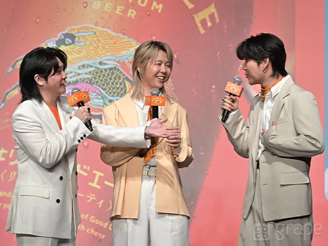 「『キリングッドエール』5,000万本突破！“大反響”御礼発表会」に登壇した『Mrs. GREEN APPLE』の大森元貴さん、若井滉斗さん、藤澤涼架さん（撮影：grape芸能編集部）