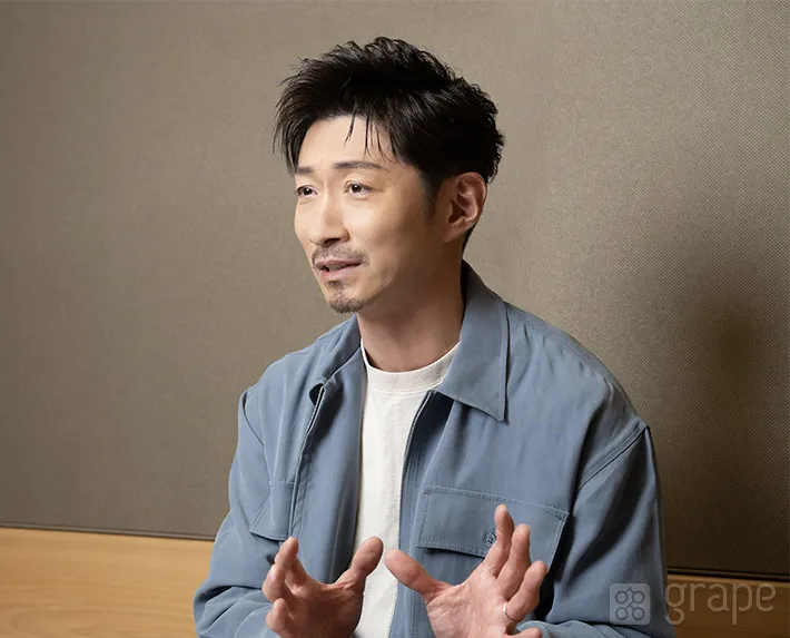 grapeのインタビューに答えるEXILE MAKIDAIさん（撮影：grape編集部）