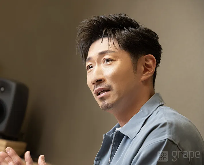 grapeのインタビューに答えるEXILE MAKIDAIさん（撮影：grape編集部）