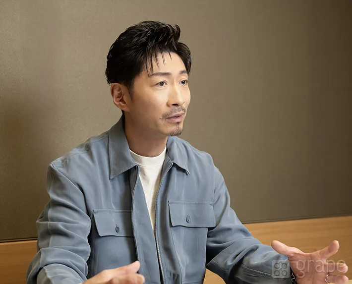 grapeのインタビューに答えるEXILE MAKIDAIさん（撮影：grape編集部）