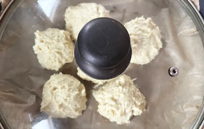 蓋をして焼いている状態（撮影：エニママ）