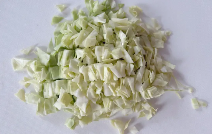 細かく切ったキャベツ（撮影：エニママ）