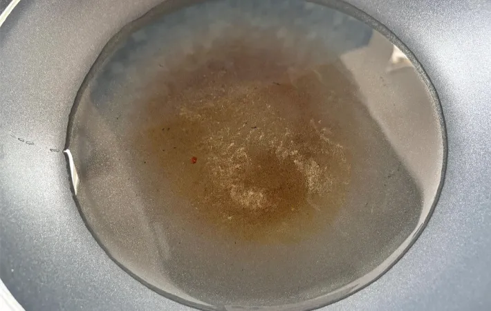 フライパンで油を熱している画像（撮影：エニママ）