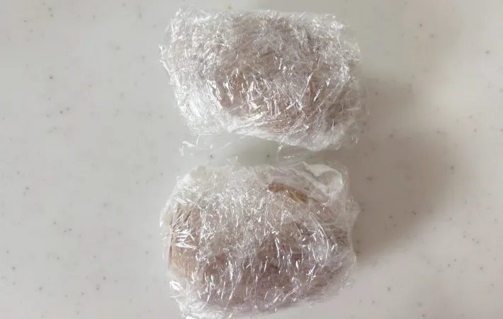 ラップで包んだジャガイモの画像（撮影：エニママ）