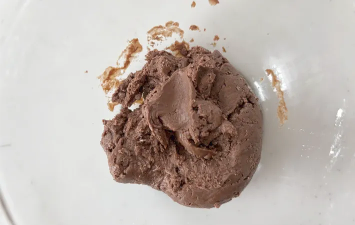 チョコレートクッキーの生地の画像（撮影：エニママ）
