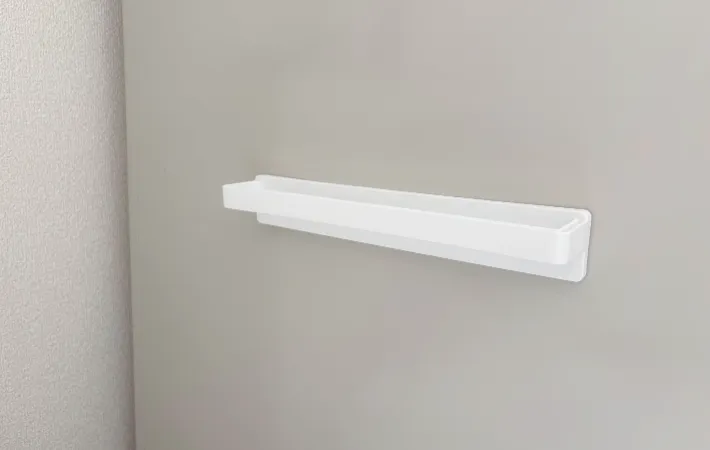 マグネットで取り付けたタオルバー（撮影：エニママ）