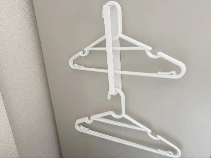 タオルバーをハンガー掛けにした画像（撮影：エニママ）