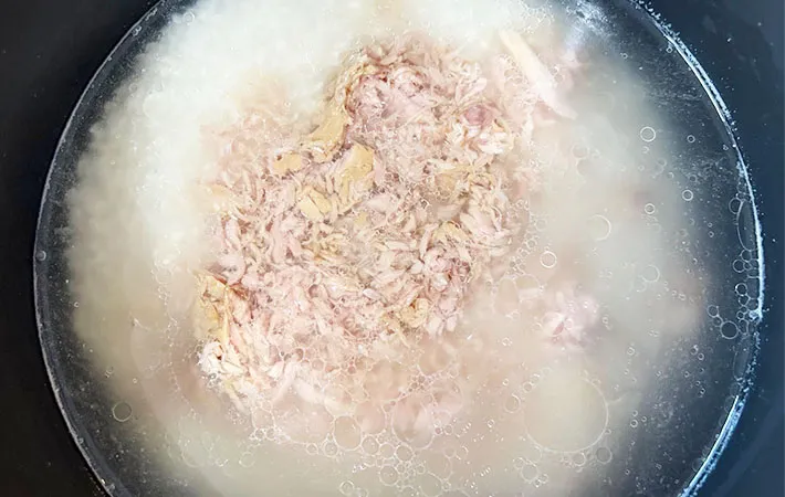 ツナ缶を入れた画像（撮影：エニママ）