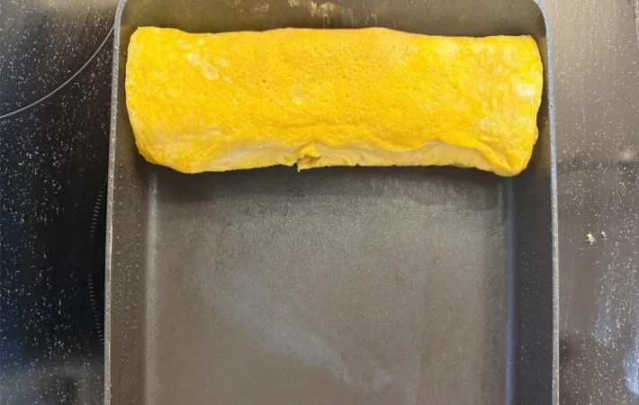 玉子焼きを焼いている途中の画像（撮影：エニママ）