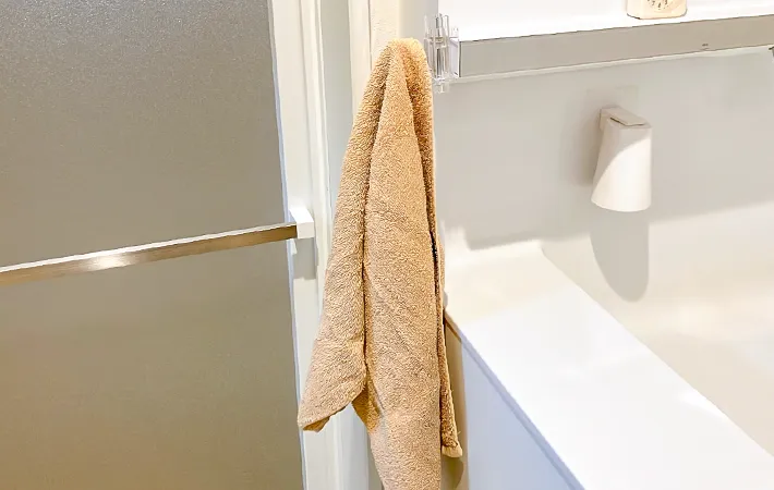 タオルを掛けた写真（撮影：エニママ）