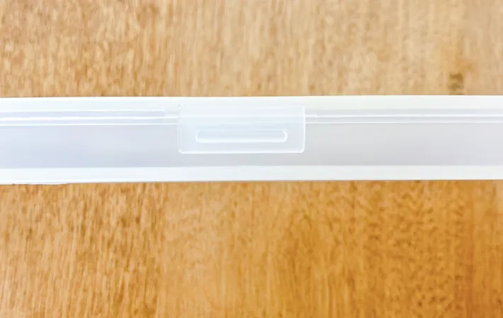 ケースを横から見た写真（撮影：エニママ）