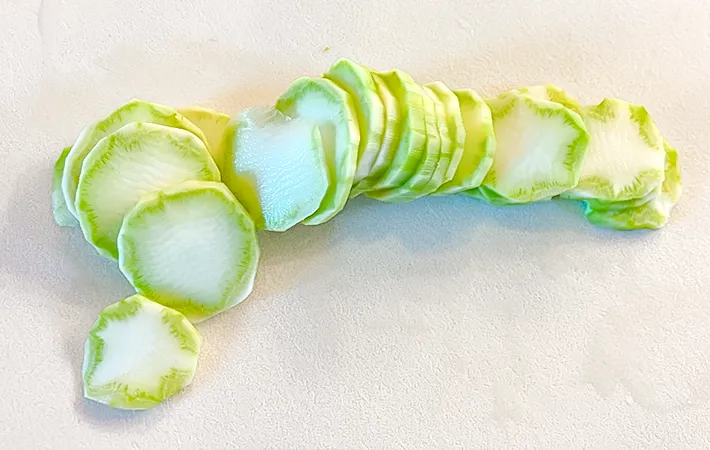 ブロッコリーの茎を輪切りにした写真（撮影：エニママ）