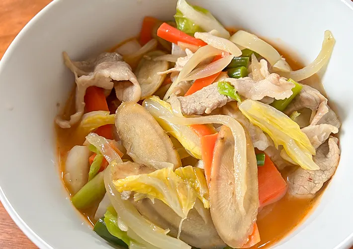 インスタントラーメンに『便利いため』をのせた写真（撮影：エニママ）