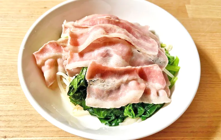 『ほうれん草とベーコンの重ね煮」の完成写真（撮影：エニママ）