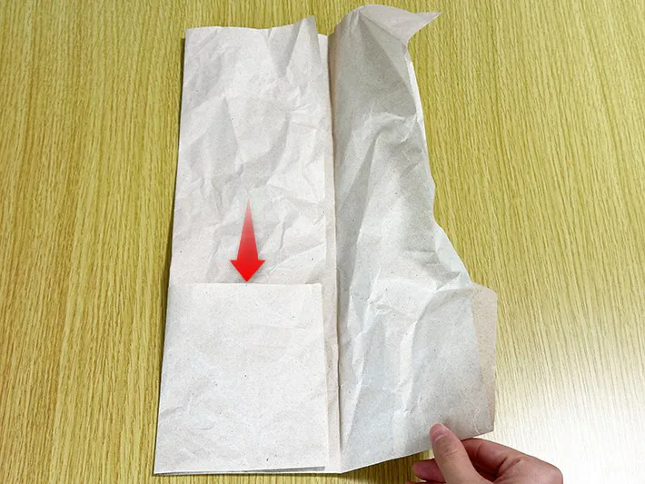 折り進めた結果左下にポケットができた緩衝材の画像（撮影：grapeライフハック編集部）