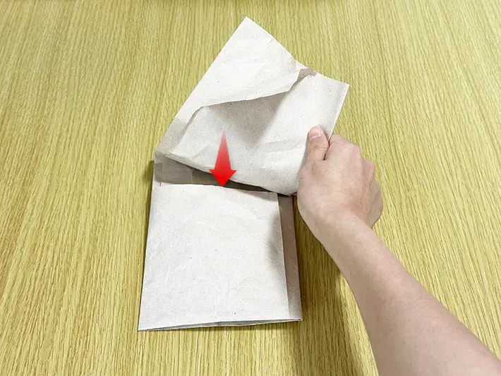 折り進めた結果下にポケットができた緩衝材の画像（撮影：grapeライフハック編集部）