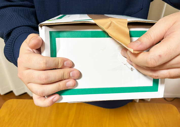 ダンボールの写真（撮影：grapeライフハック編集部）