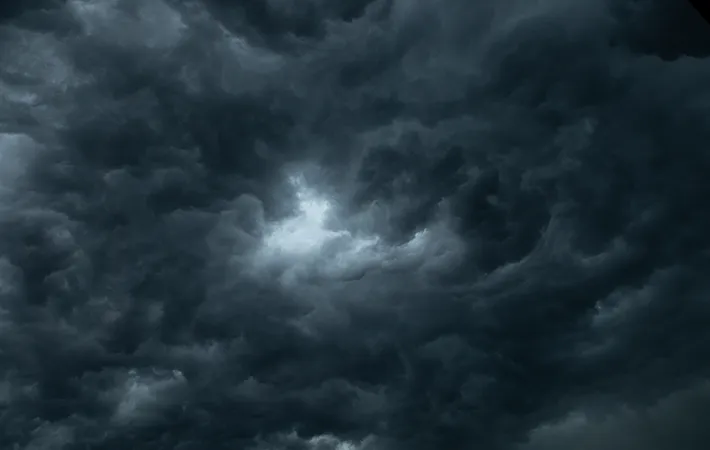 不穏な曇り空の写真