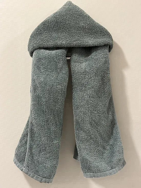 落ちないタオルのかけ方2の方法を完成させた画像（撮影：grapeライフハック編集部）