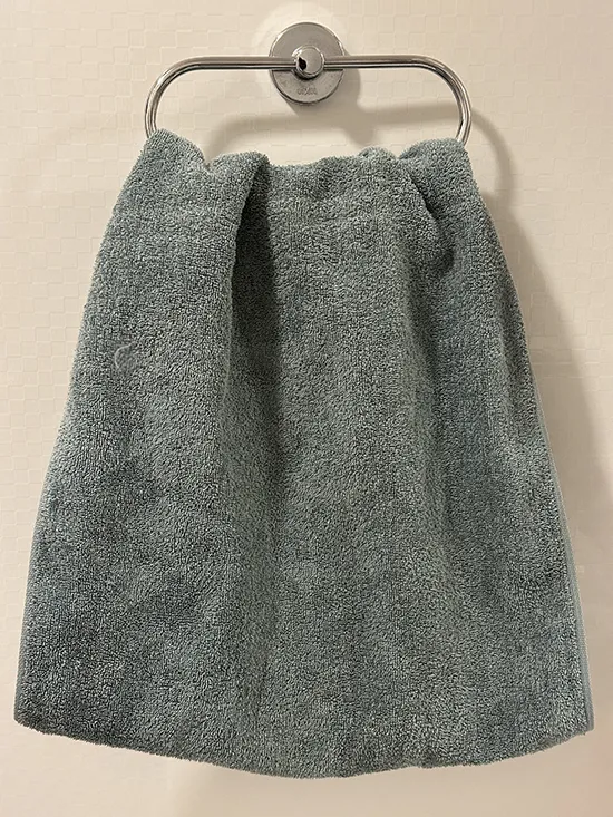 落ちないタオルのかけ方3を完成させた画像（撮影：grapeライフハック編集部）