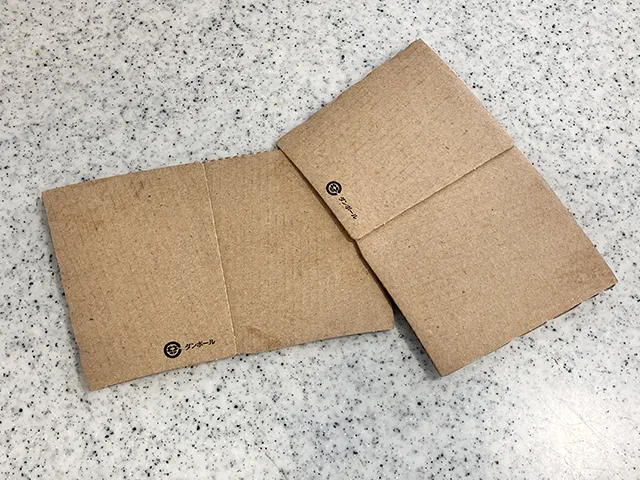 コーヒースリーブ2個を組み合わせている状態（撮影：grapeライフハック編集部）