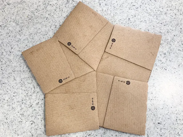 コーヒースリーブ5個を組み合わせている状態（撮影：grapeライフハック編集部）