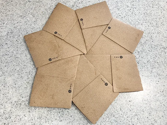 コーヒースリーブ7個を組み合わせている状態（撮影：grapeライフハック編集部）