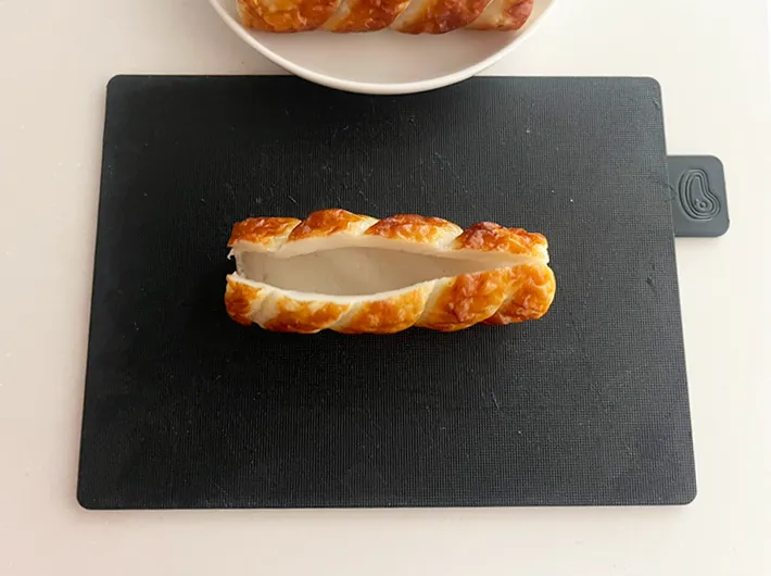 切り込みを入れたちくわの写真（撮影：grapeフード編集部）