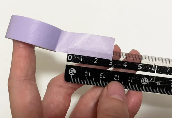 マスキングテープの長さを測る写真（撮影：grapeライフハック編集部）