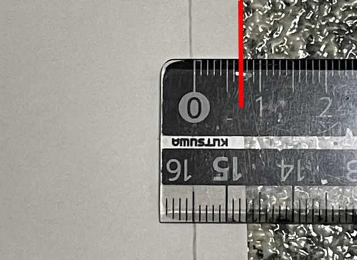 カットした幅を定規で測る写真（撮影：grapeライフハック編集部）