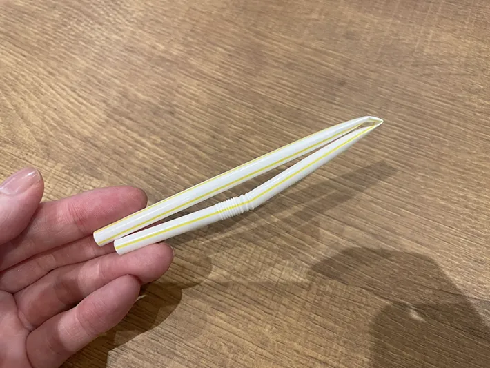 折り曲げたストローの写真（撮影：grapeライフハック編集部）