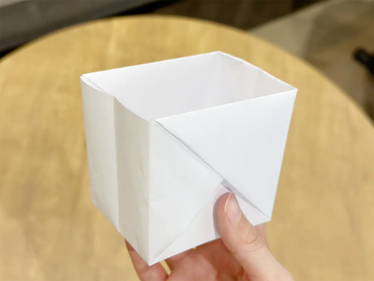 不要な紙で作ったゴミ箱の画像（撮影：grapeライフハック編集部）