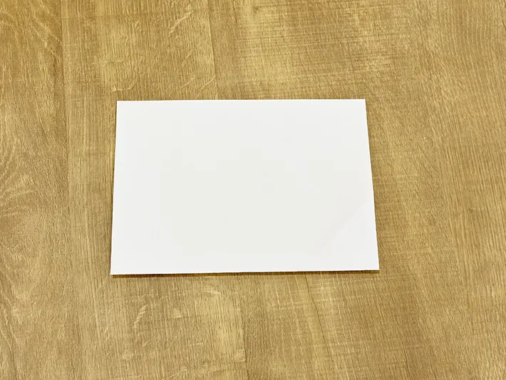 不要な紙を使ってゴミ箱を作っている画像（撮影：grapeライフハック編集部）