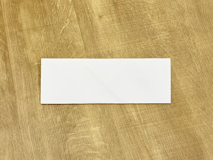 不要な紙を使ってゴミ箱を作っている画像（撮影：grapeライフハック編集部）