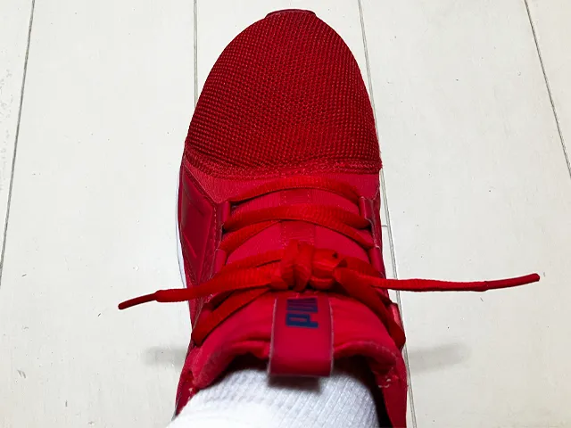 靴紐の先端を引っ張った状態（撮影：grapeライフハック編集部）