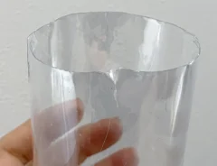 ペットボトルに切り込みを入れた状態（撮影：grapeライフハック編集部）