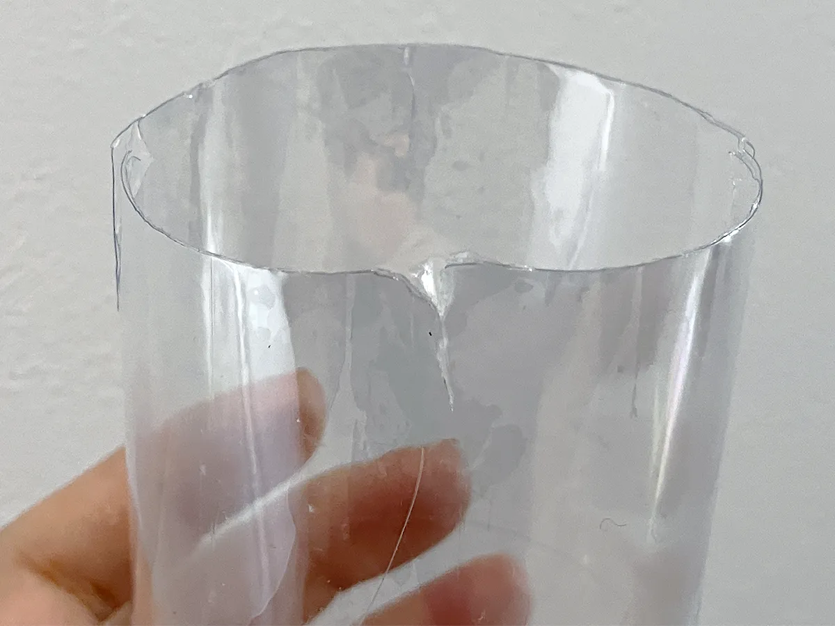 ペットボトルに切り込みを入れた状態（撮影：grapeライフハック編集部）