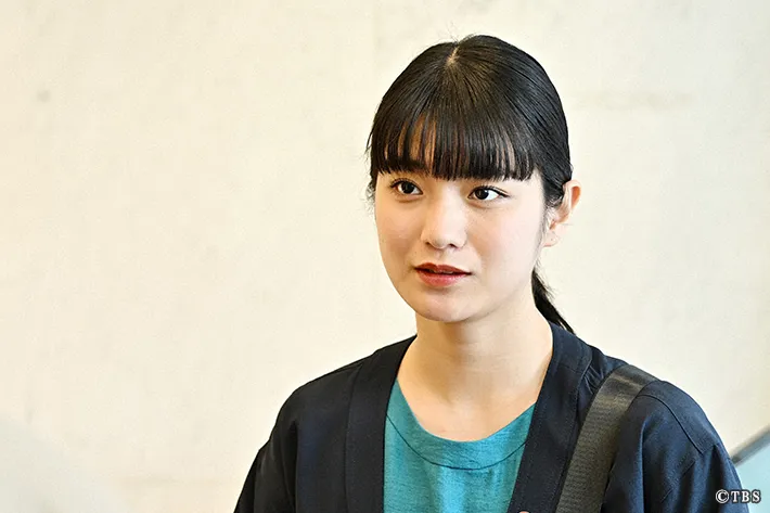 『リブート』に出演する蒔田彩珠さんが写る場面写真